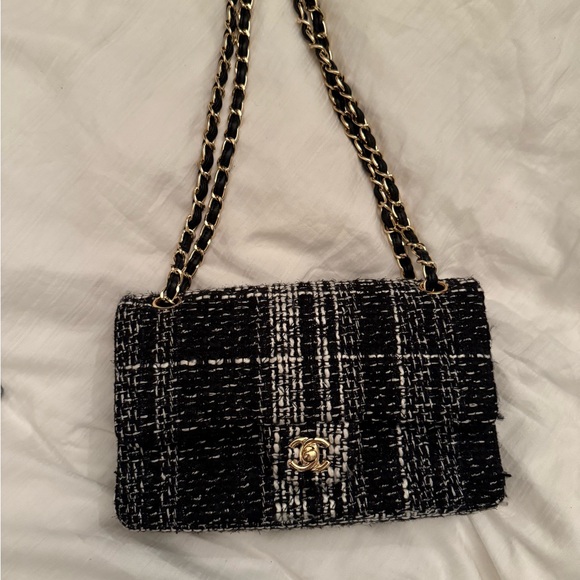 Chic Black and White Tweed Shoulder Bag - Picture 1 of 6